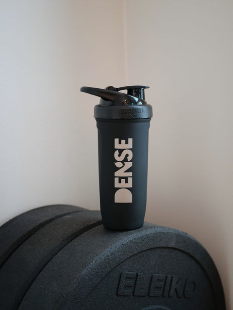 DENSE rustfri stål-shaker ved siden av vekter