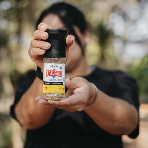 RL_Seasonings_Organic_Lemmon_Pepper_Grinder_Lifestyle_2_1512x.webp